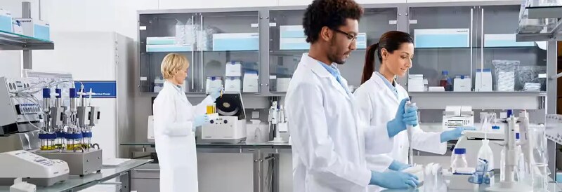 La guía de vídeo de Eppendorf para perfeccionar su técnica de pipeteo