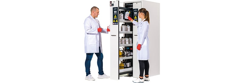 Almacenamiento seguro, trabajo eficiente: Almacenamiento consolidado de laboratorio con el armario de almacenamiento de seguridad multirriesgo V-Classic-90